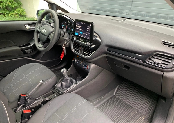 Ford Fiesta cena 45900 przebieg: 52040, rok produkcji 2018 z Chojna małe 37